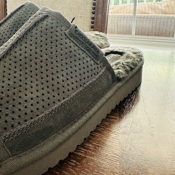 Ugg Koolaburra gray slides size 7 - Picture 4 of 5
